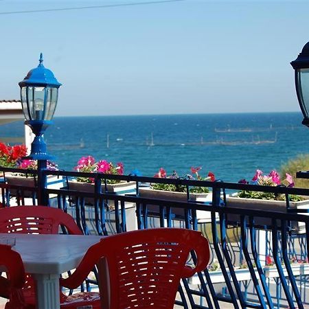 Pierre La Tarmul Marii -Primim Vouchere Vacanta Hostel Costinesti Ngoại thất bức ảnh